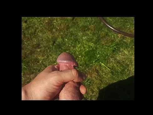 ❤️ Žhavá kočička si nechá ošukat růžovou kundičku a udělá se squirtem v letní zahradě. ☑ Sex video u cs.dickies-shop.ru ☑